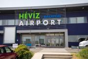 Per Direktflug zum größten Thermalsee der Welt